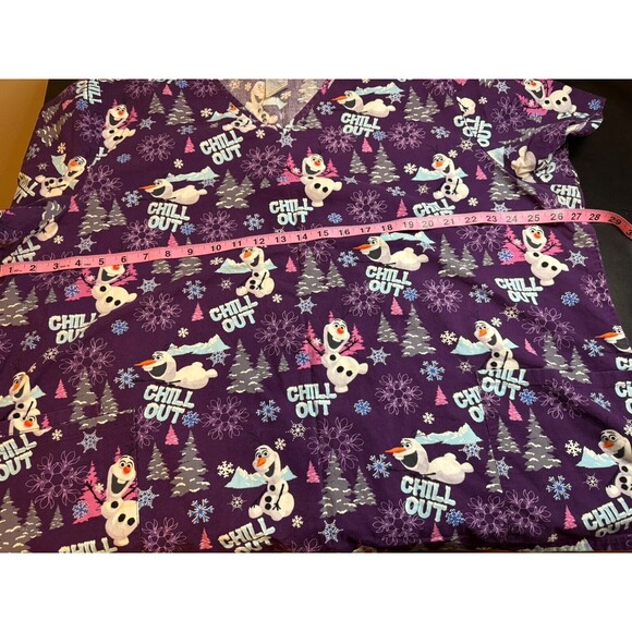 Disney Olaf  Winter Chill Out  Scrub Top, Size 3X V-neck, 3 Pockets Uniform - Picture 5 of 5